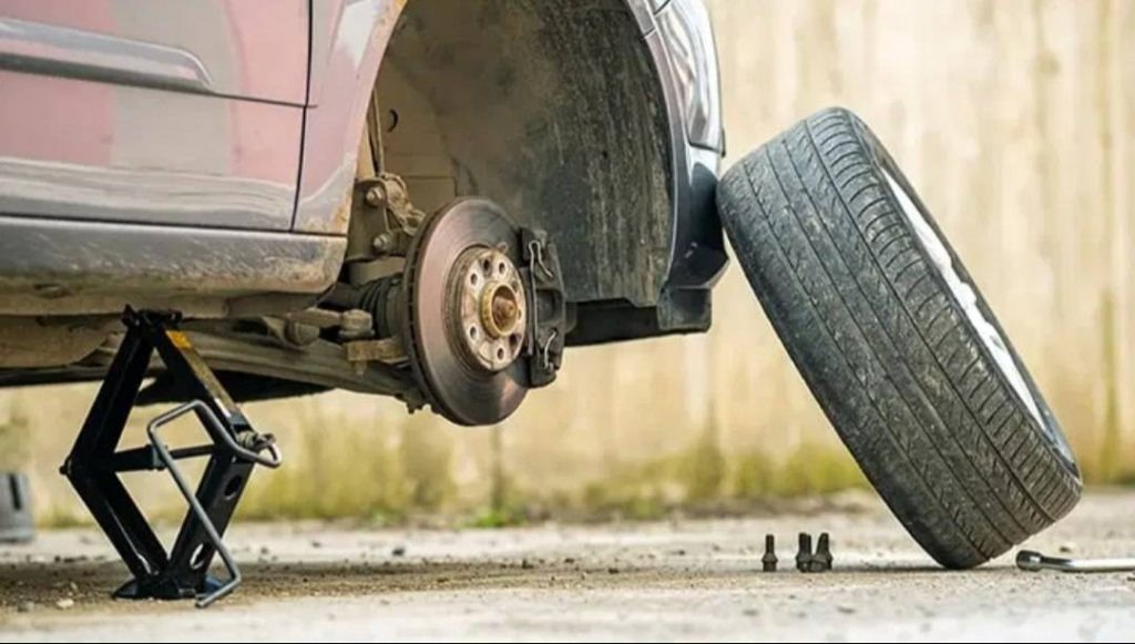 پنچرگیری سیار در شیراز چگونه انجام میشود؟